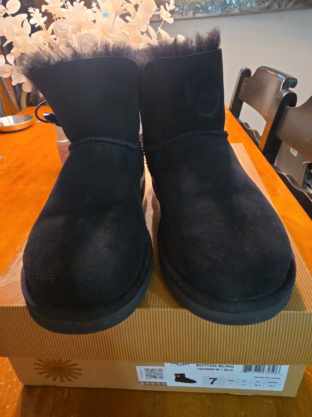 UGG Mini Bailey Button Bling Womens Boots Black Suede Sherpa 7 EUC Read - Picture 4 of 8